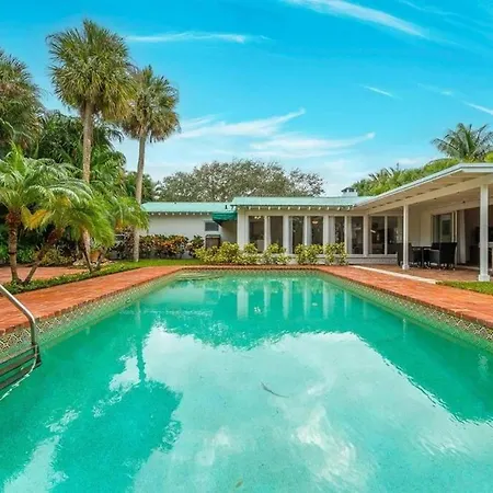 Intracoastal Paradise Walking Distance To Beach!